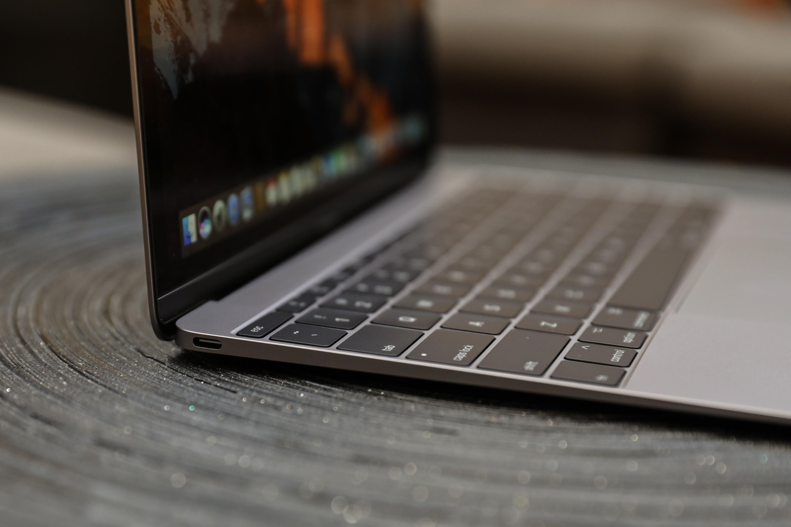 MacBook za 4 tys. zł pojawi się już we wrześniu