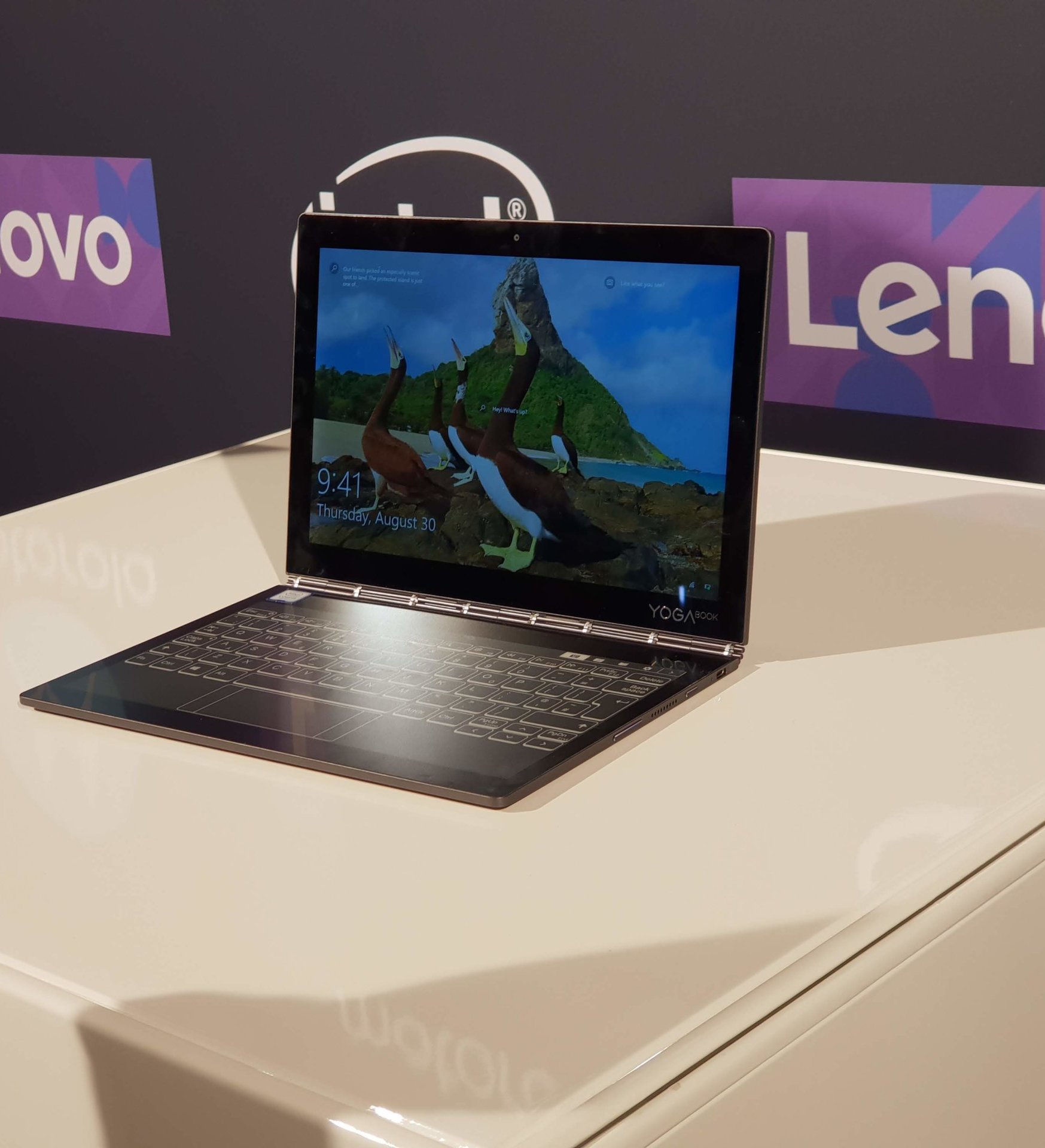 Yoga Book C930, laptop z dwoma ekranami – LCD i e-ink