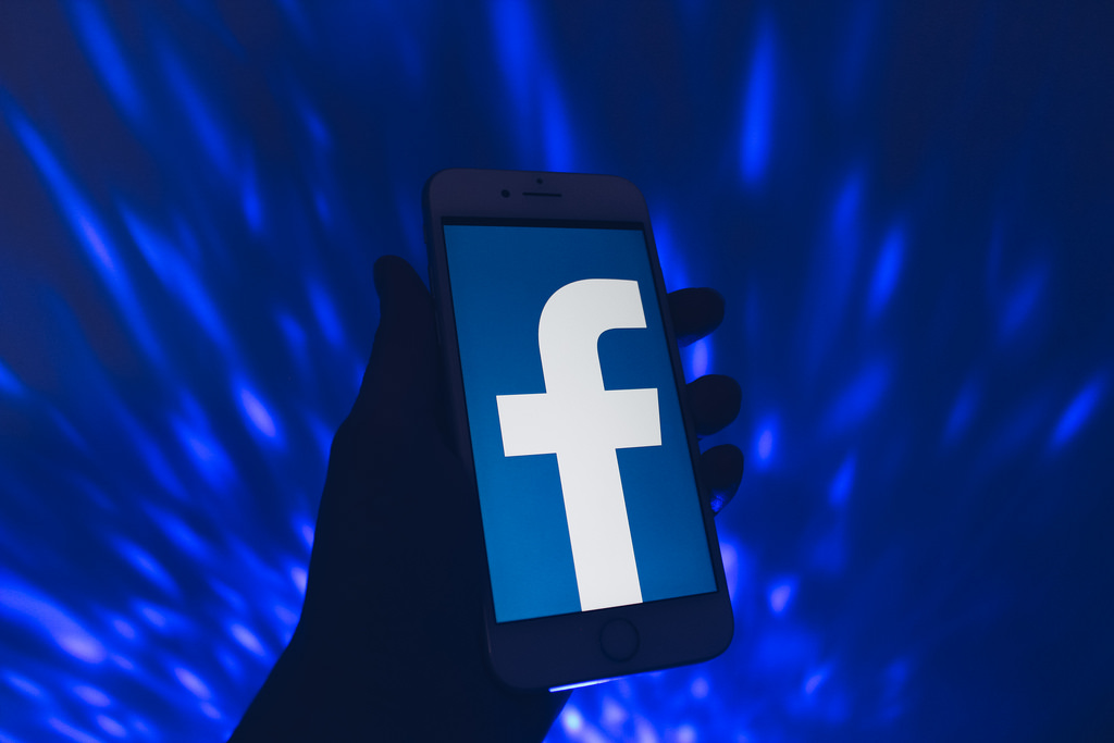 Facebook wykorzystuje dane o użytkownikach bez ich wiedzy