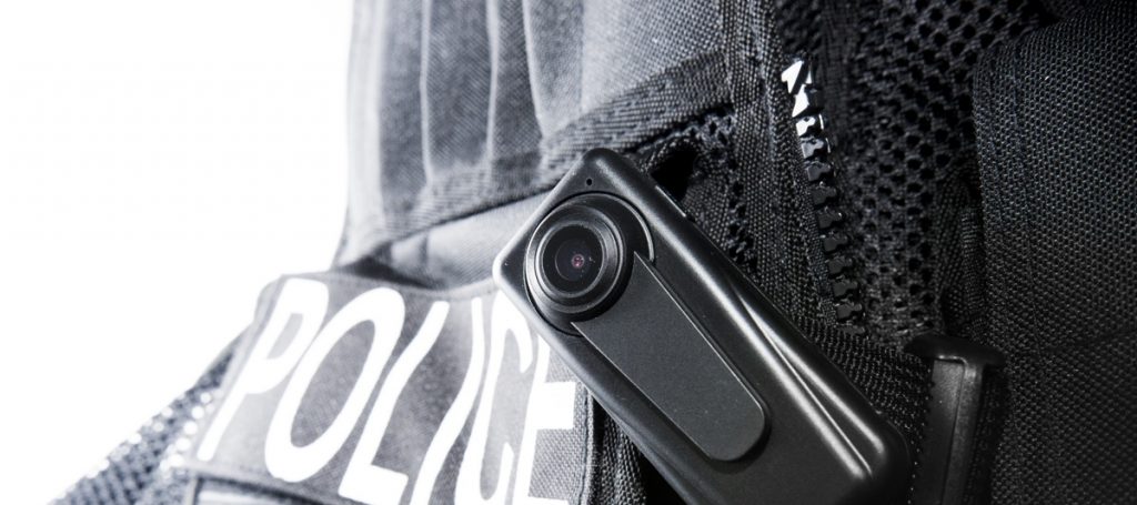 Ubieralna kamera wybuchła nowojorskiemu policjantowi