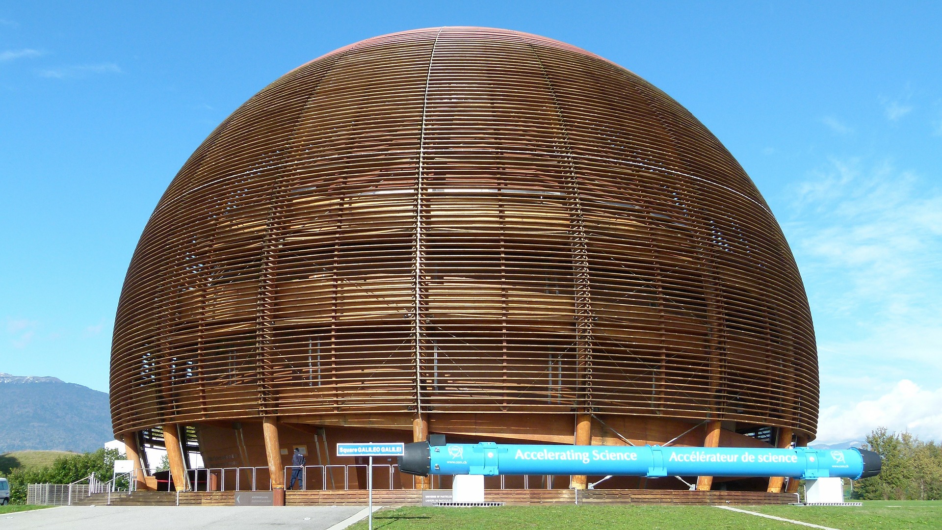 Władze CERN-u zawiesiły włoskiego fizyka za seksizm