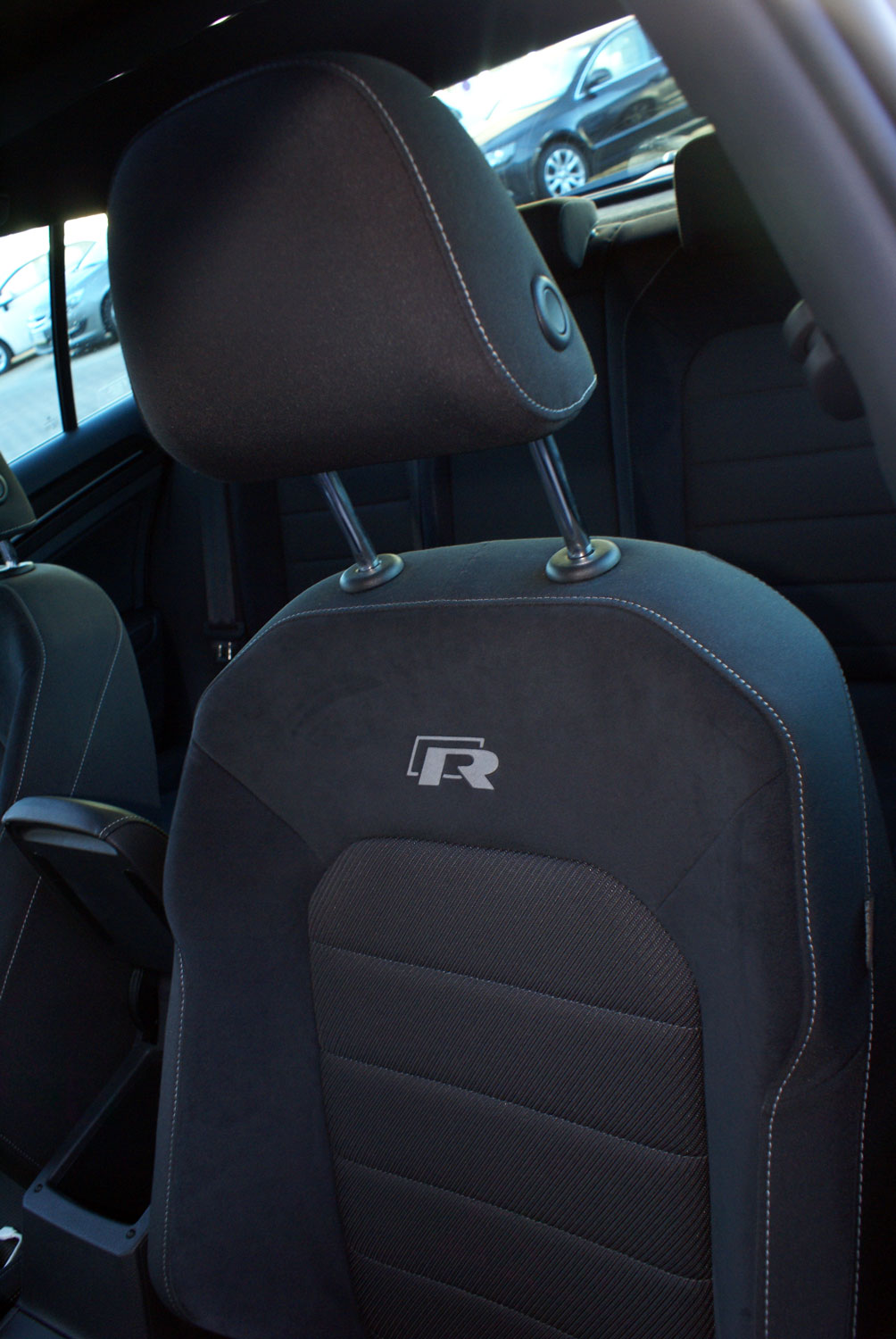 VW Golf R - wnętrze