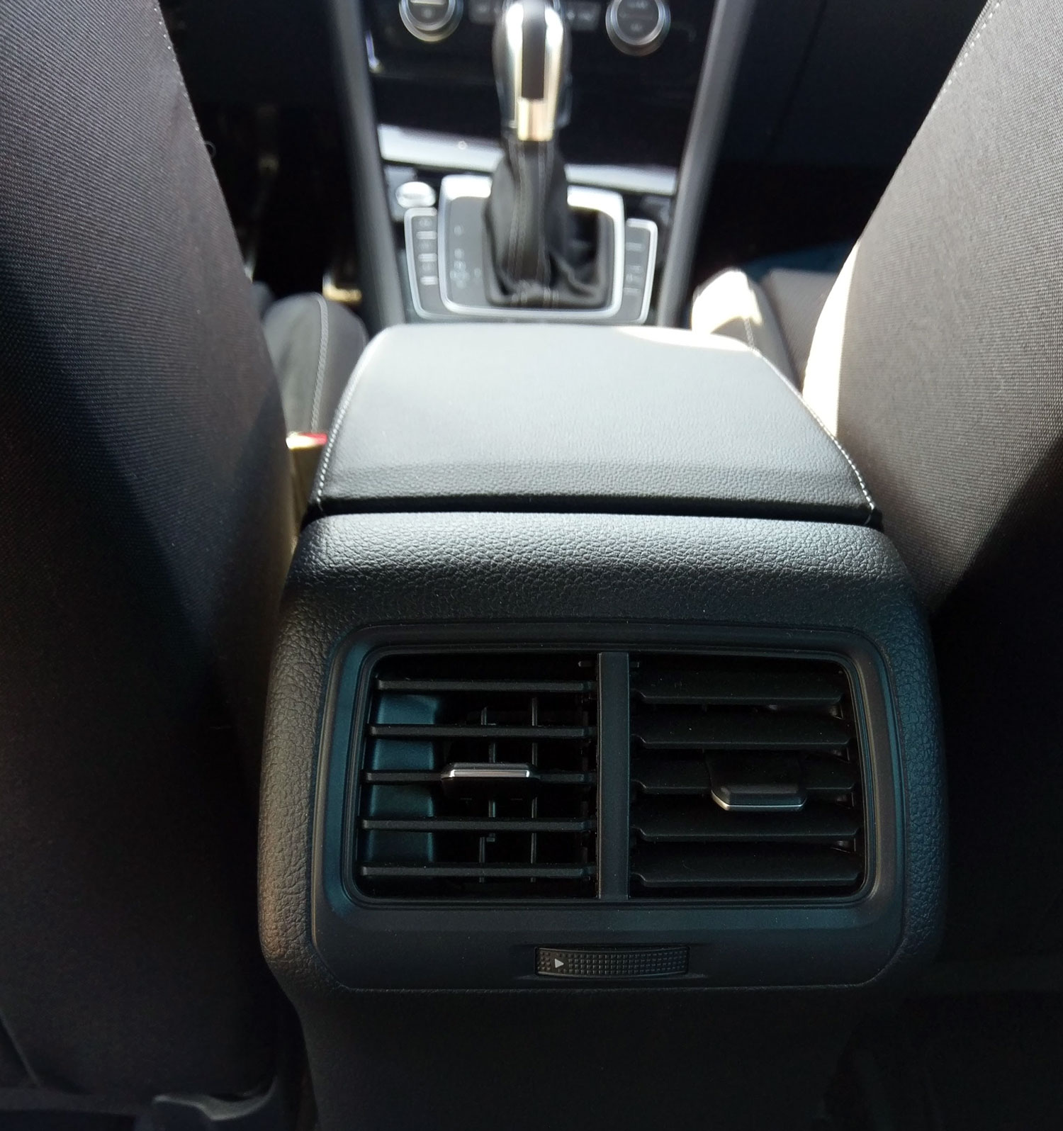 VW Golf R Variant - wnętrze