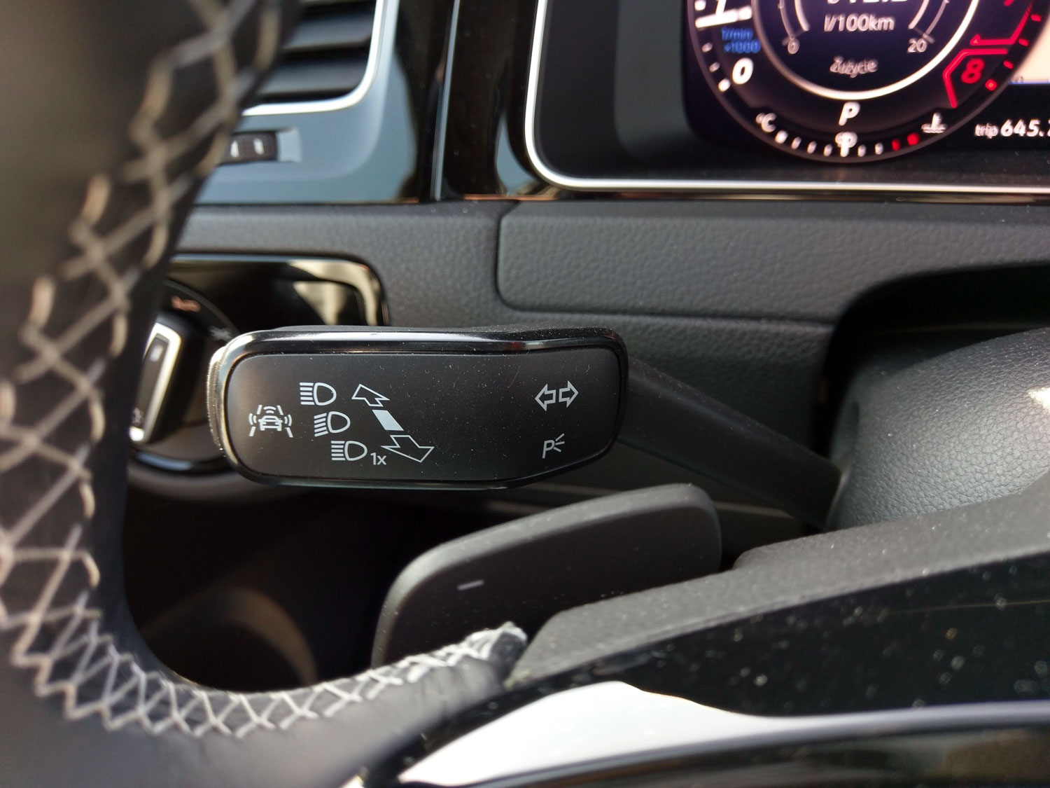 VW Golf R Variant - kokpit