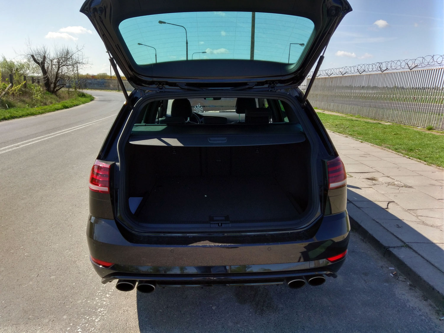 VW Golf R Variant - wnętrze