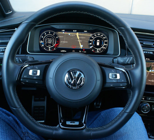 VW Golf R - kokpit