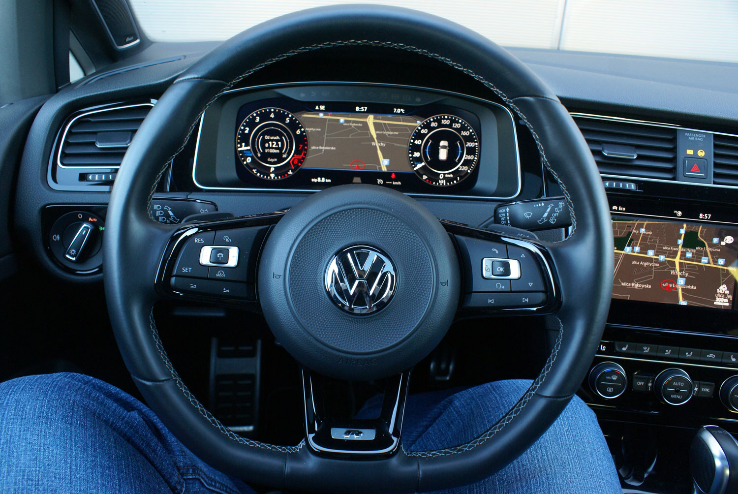 VW Golf R - kokpit