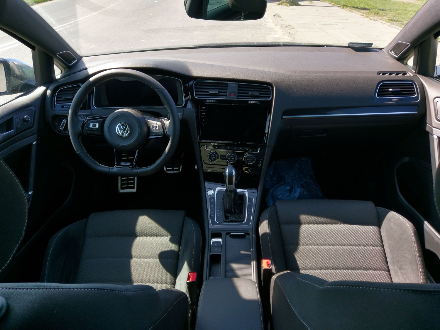 VW Golf R Variant - kokpit i systemy elektroniczne