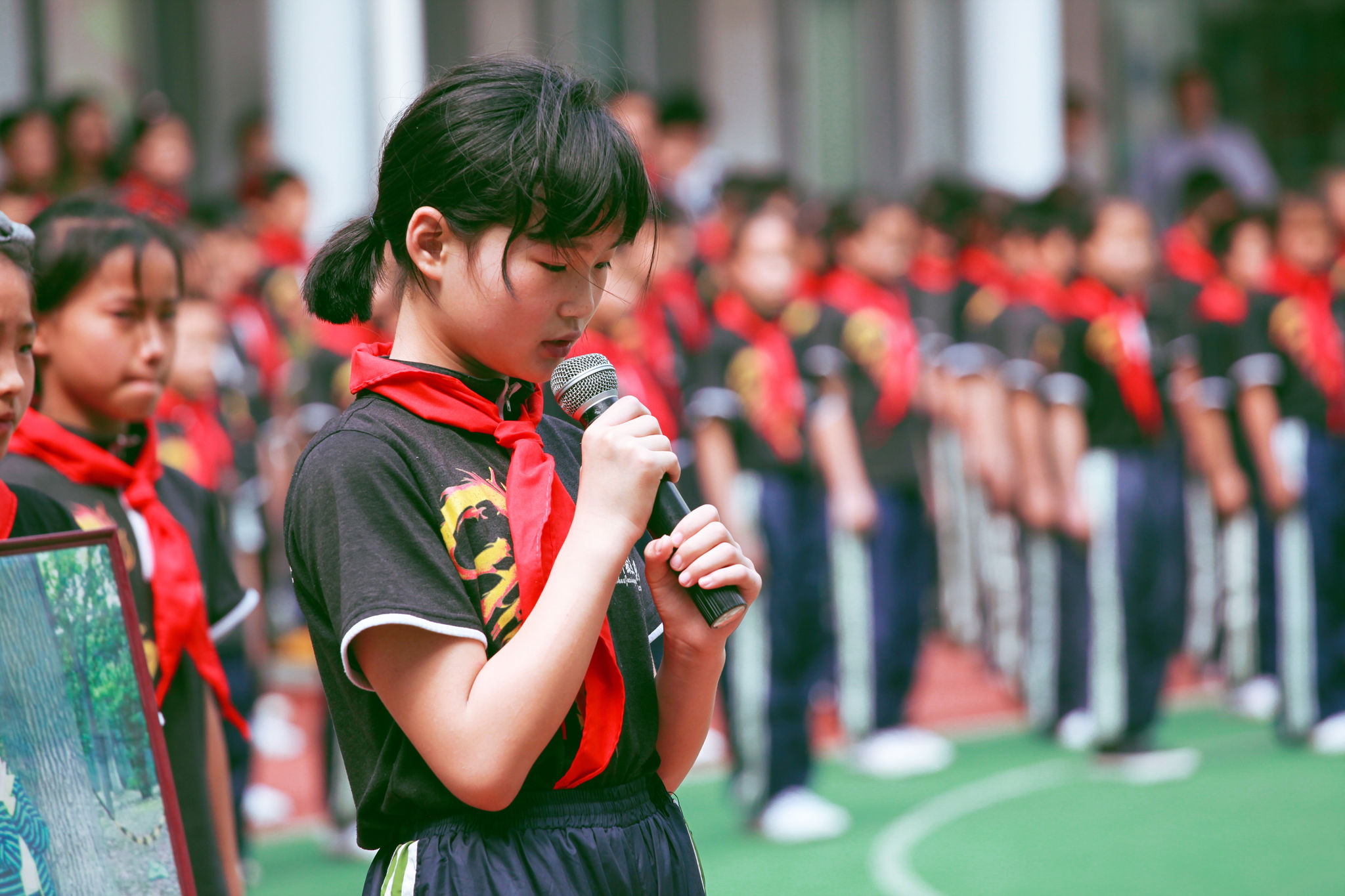Chiny ubierają dzieci w szkolne smart-mundurki