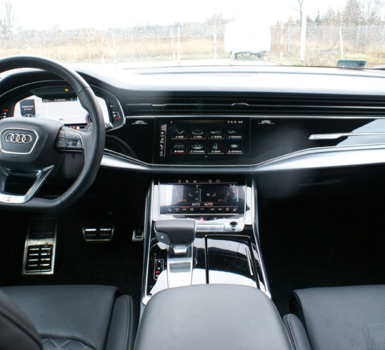 Audi Q8 - kokpit