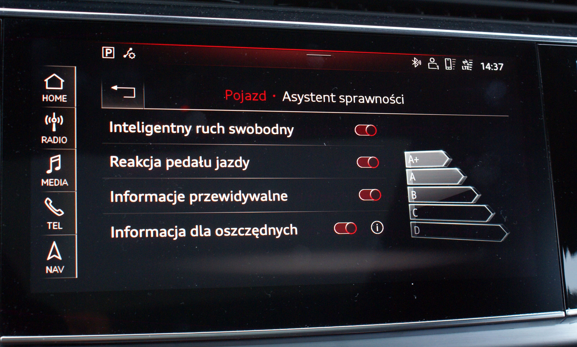 Audi Q8 - asysta kierowcy