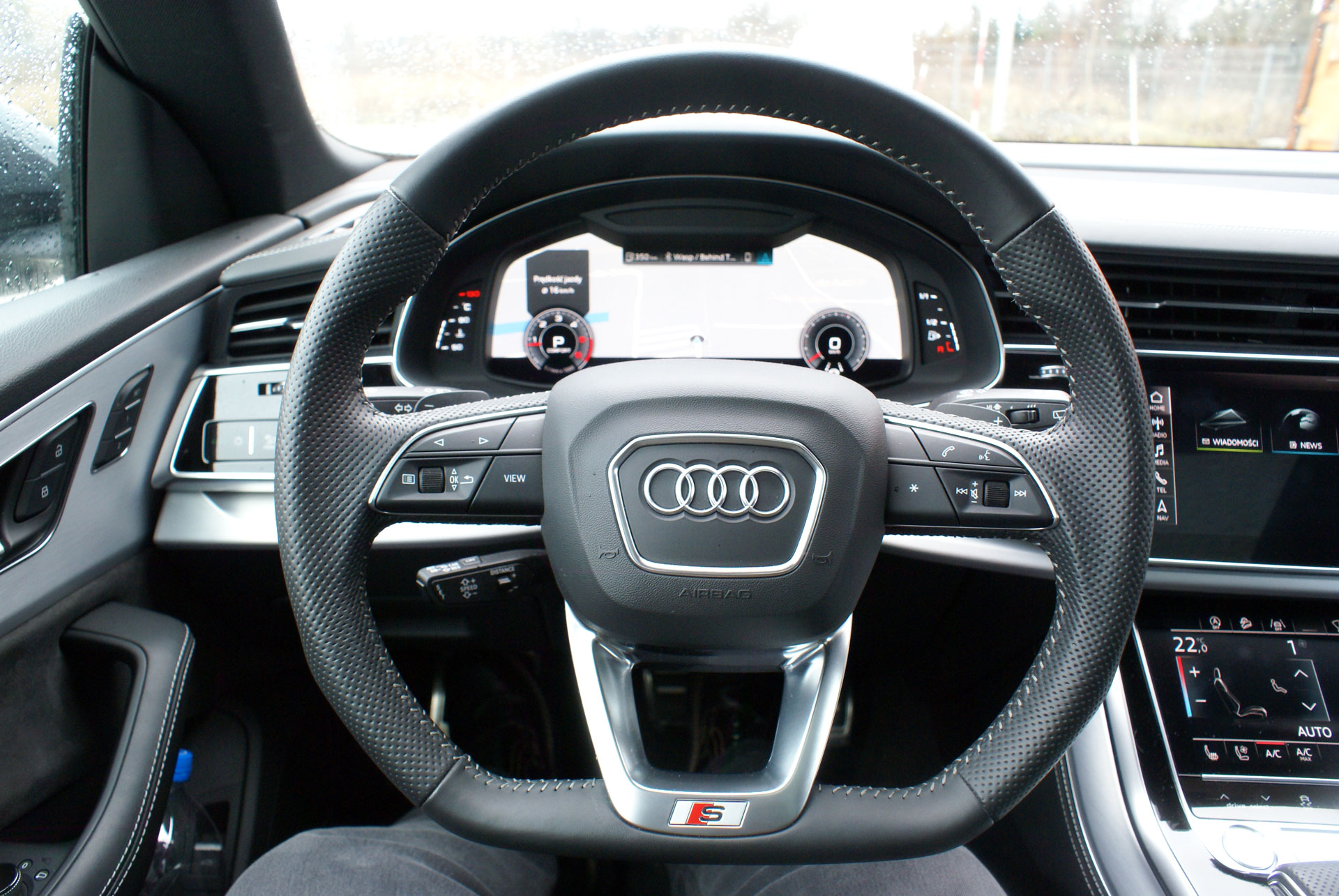 Audi Q8 - kokpit