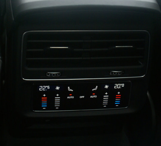 Audi Q8 - wewnątrz