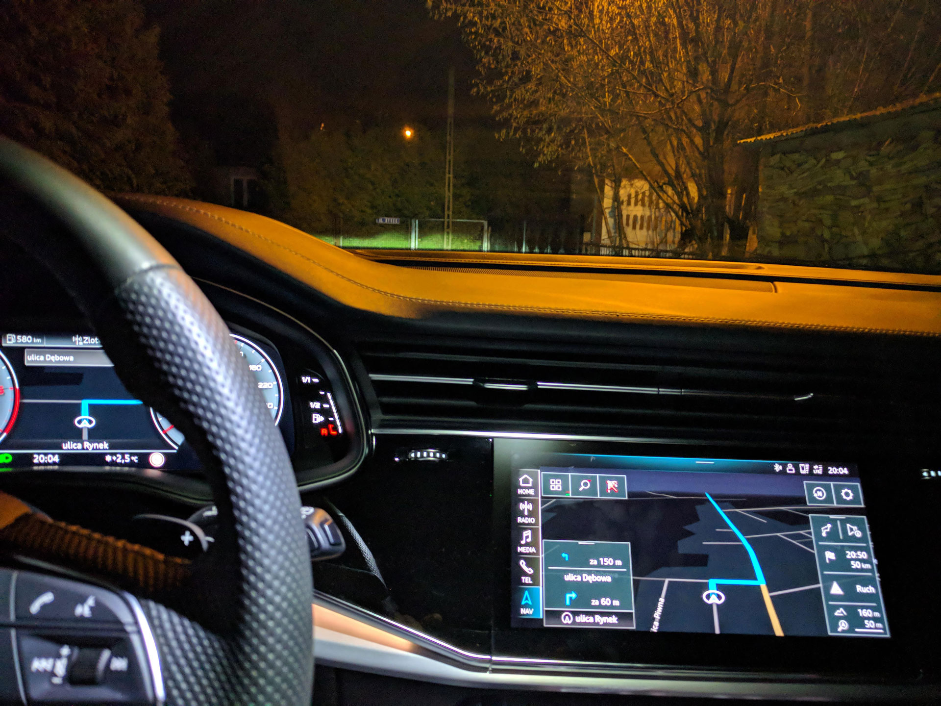 Audi Q8 - asysta kierowcy