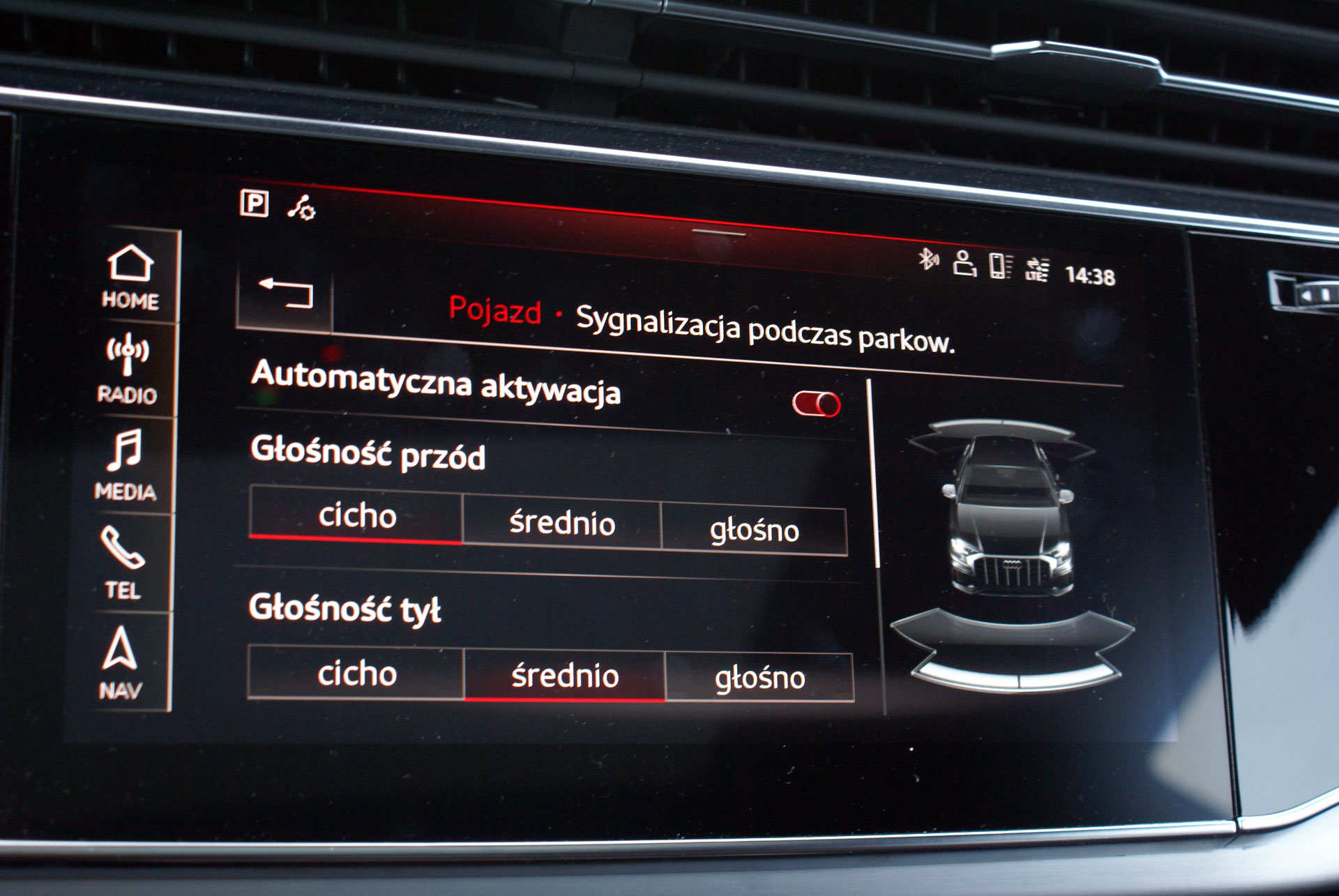 Audi Q8 - asysta kierowcy