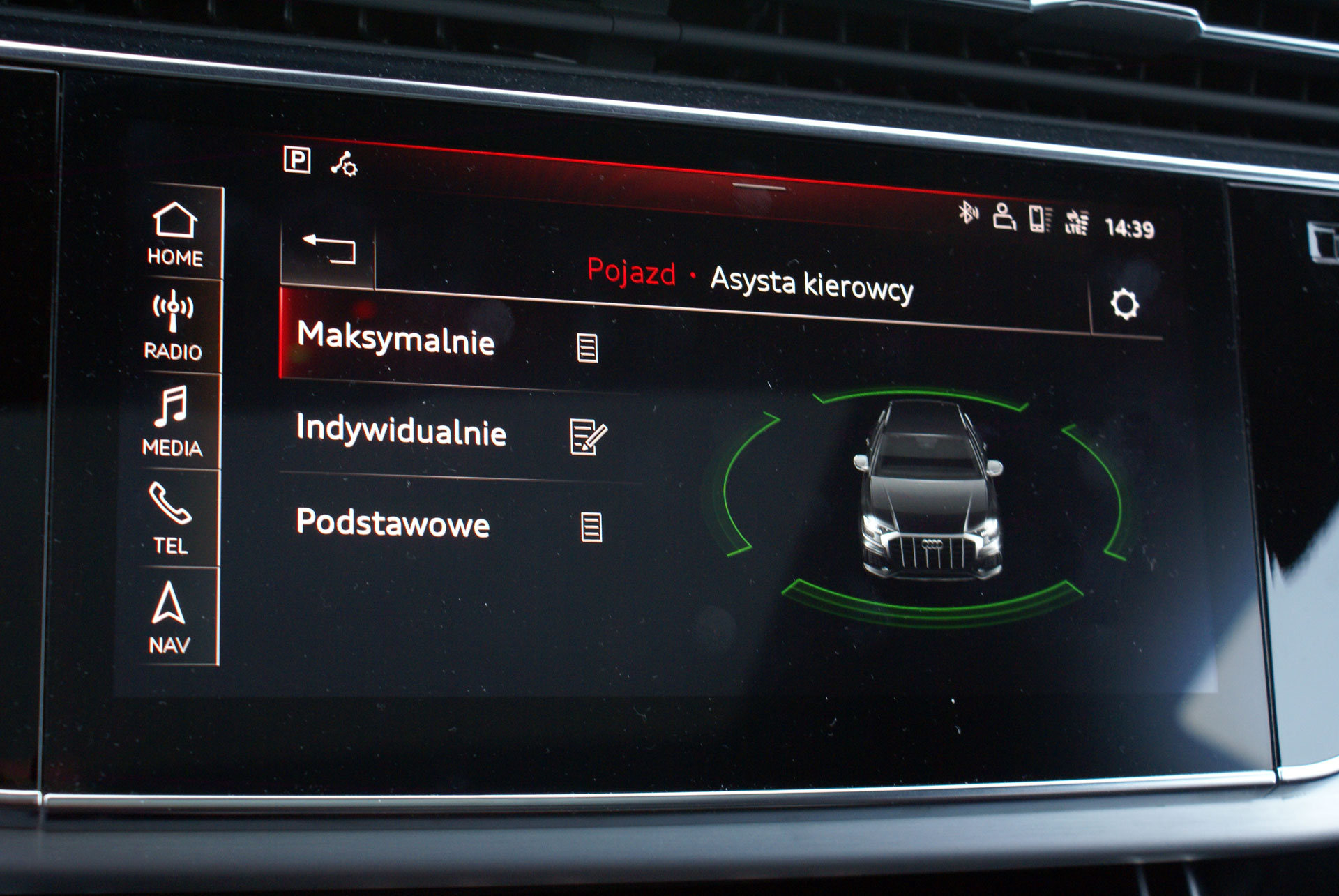 Audi Q8 - asysta kierowcy