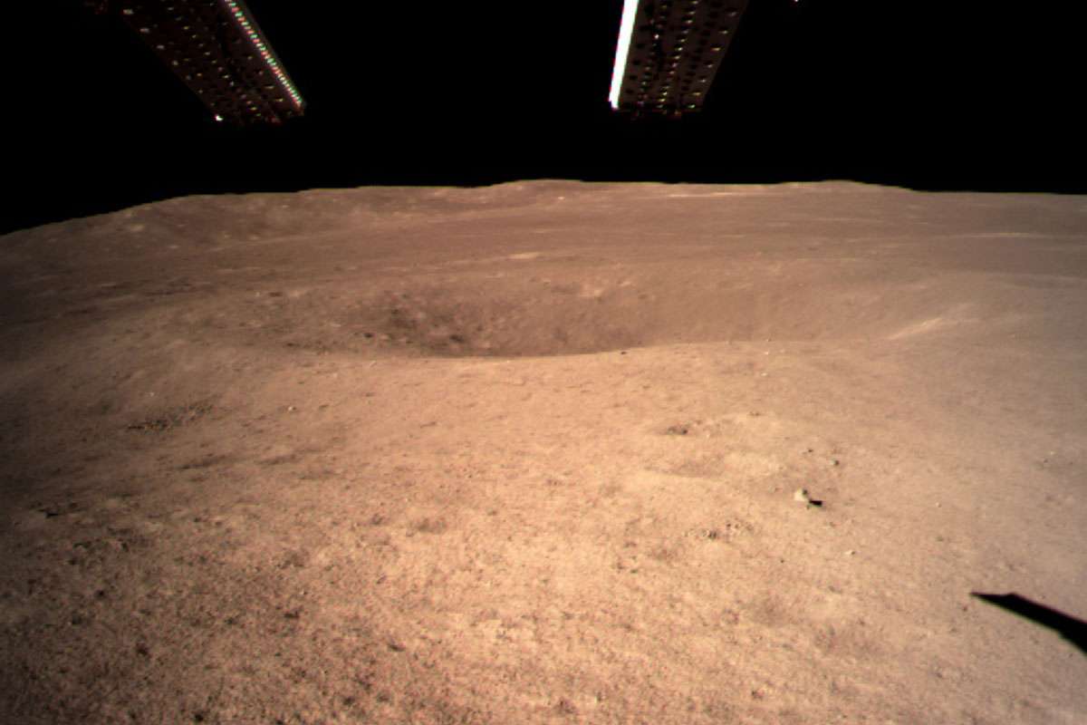 Pierwsze zdjęcia z “ciemnej” strony Księżyca