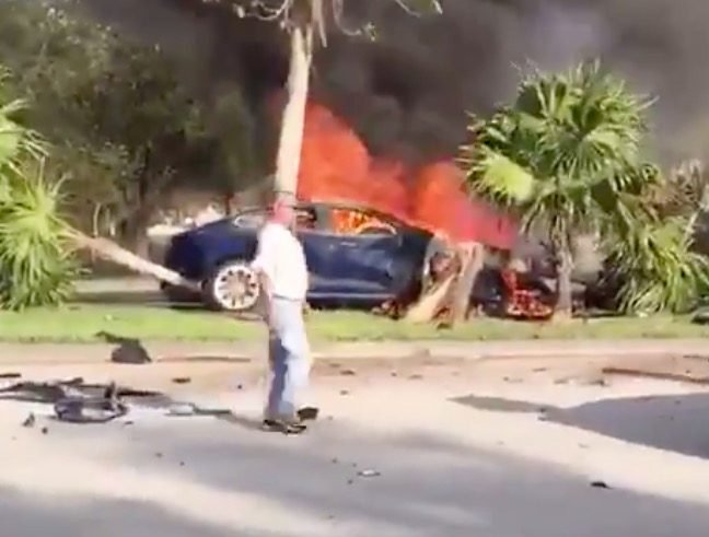 Kierowca Tesli Model S spłonął w pojeździe