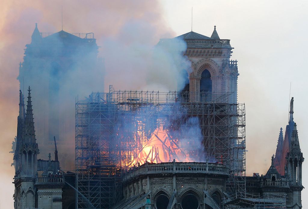 Ogromny pożar katedry Notre Dame