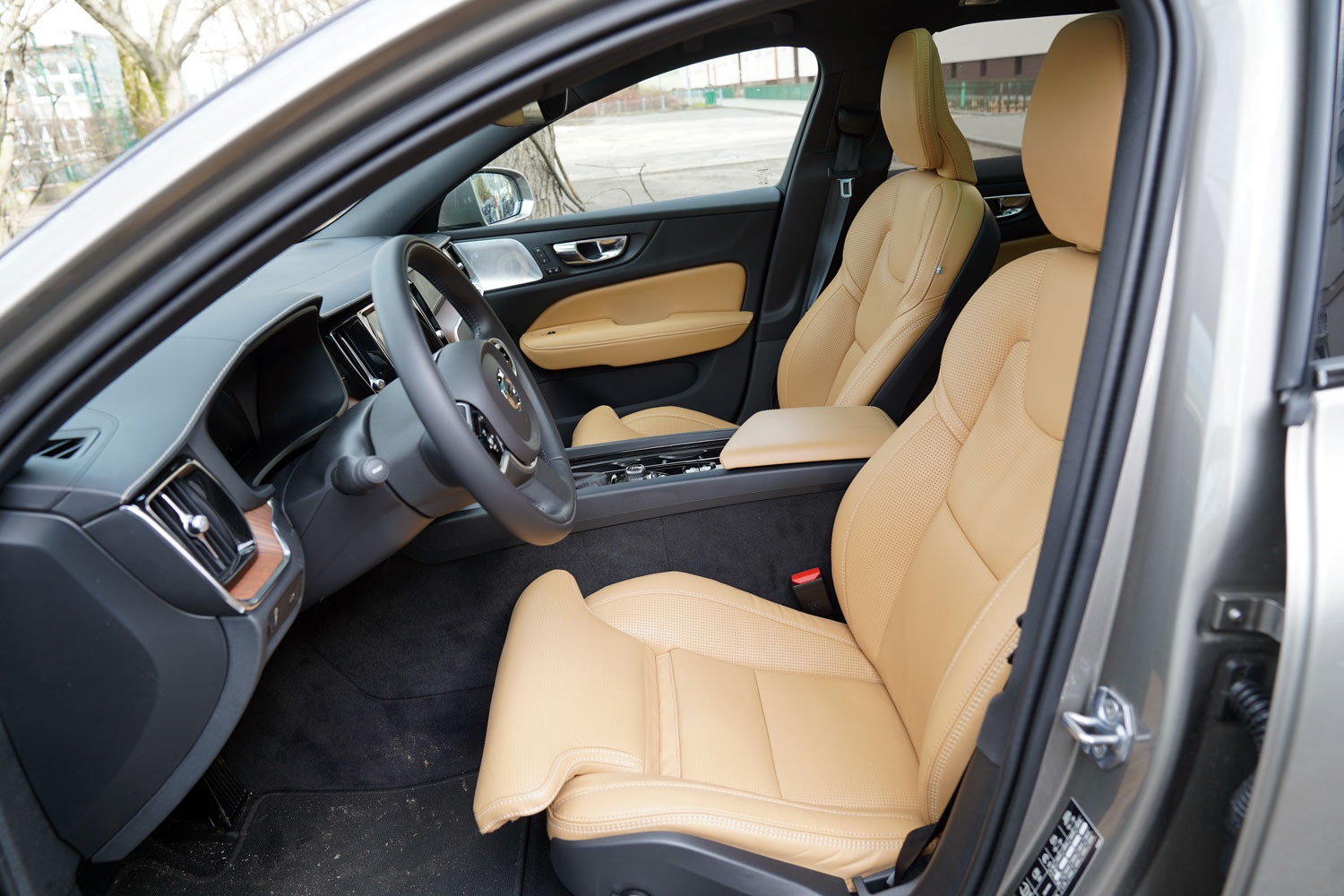 Volvo V60 CrossCountry D4 Polestar Performance wewnątrz