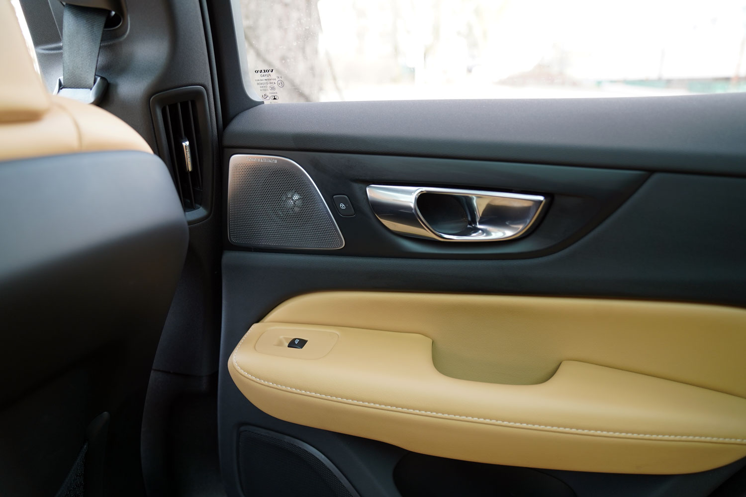 Volvo V60 CrossCountry D4 Polestar Performance wewnątrz