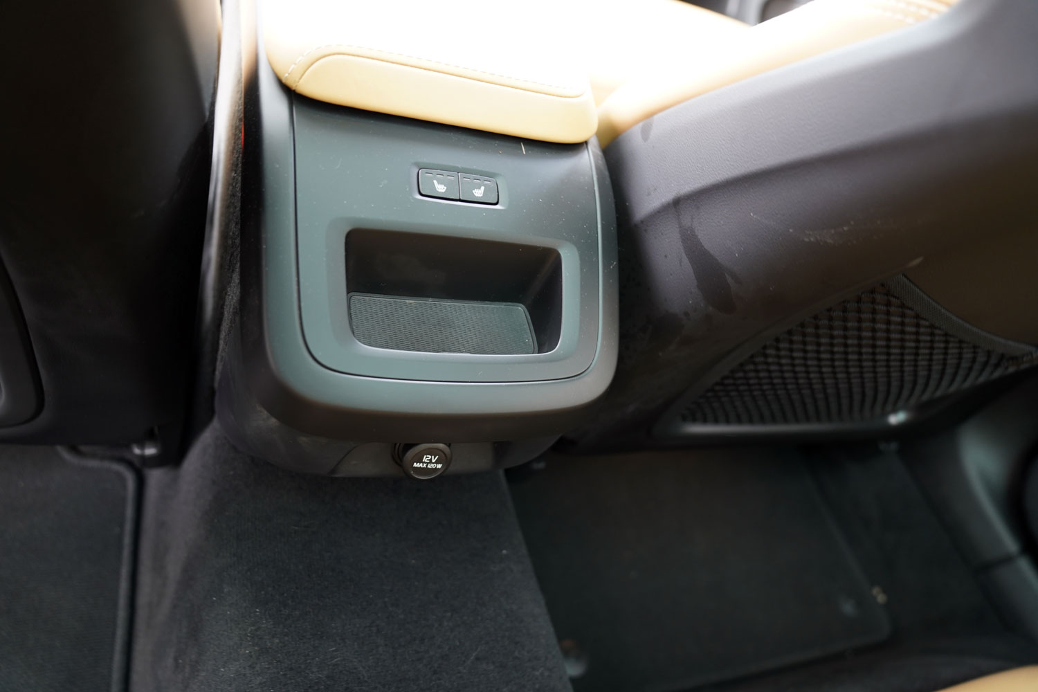 Volvo V60 CrossCountry D4 Polestar Performance wewnątrz