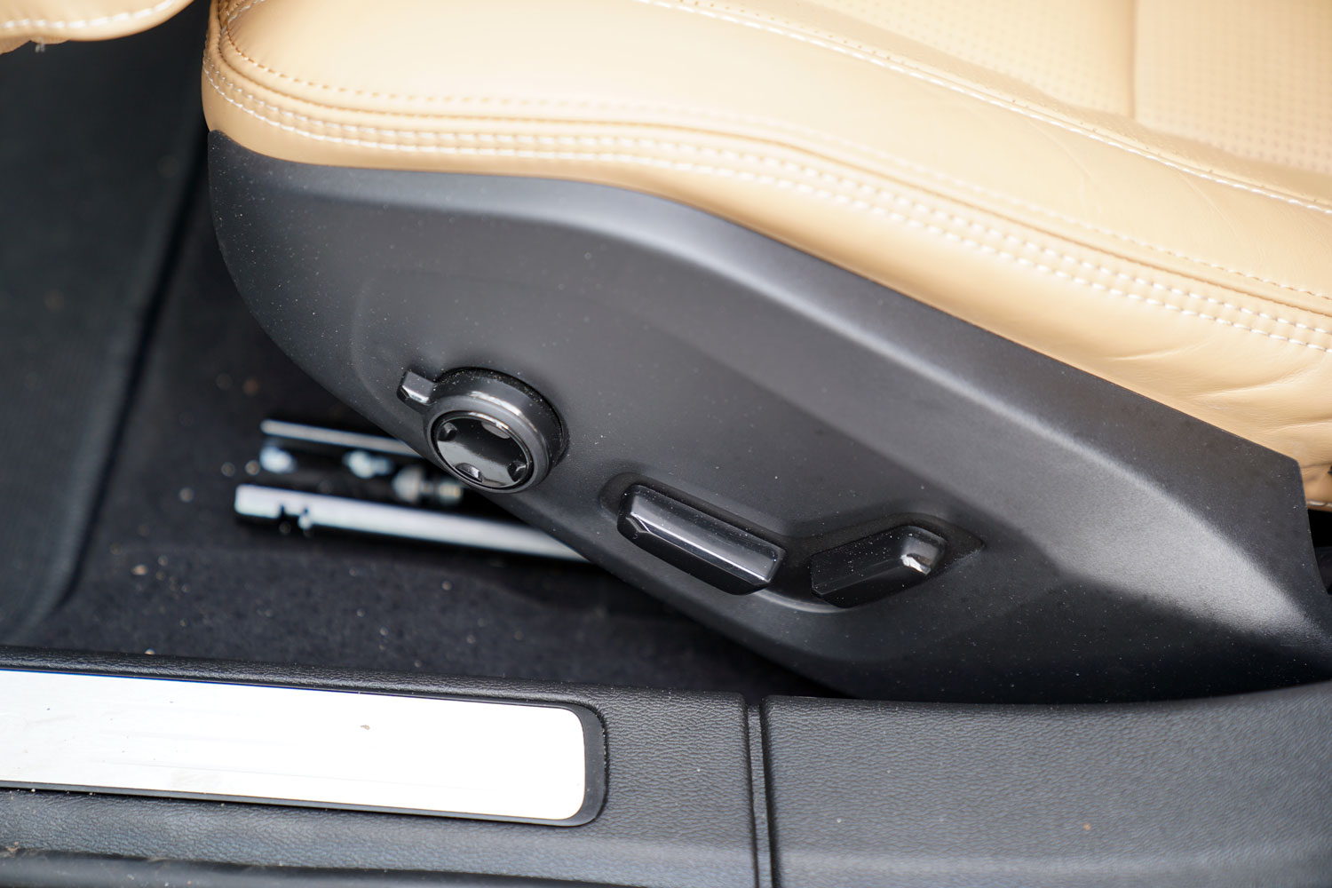 Volvo V60 CrossCountry D4 Polestar Performance wewnątrz