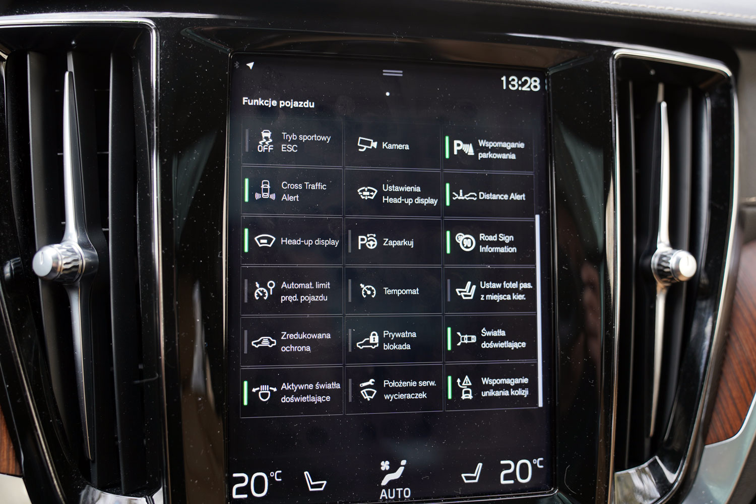 Volvo V60 CrossCountry D4 - cyfrowa asysta