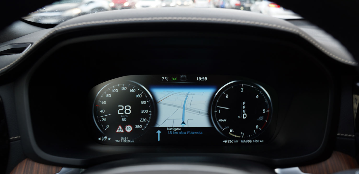 Volvo V60 CrossCountry D4 Polestar Performance wewnątrz - kokpit