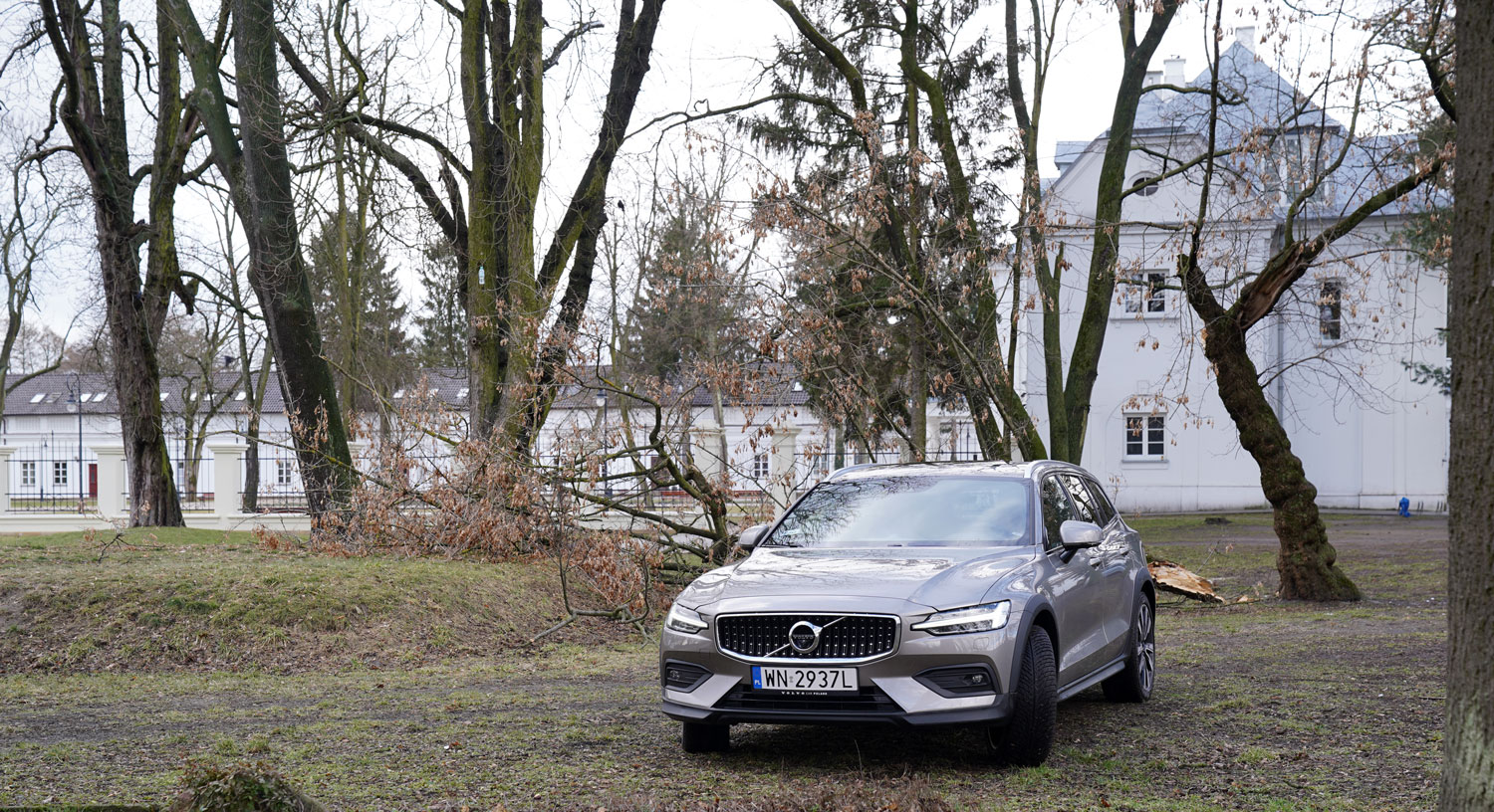 Volvo V60 CrossCountry D4 Polestar Performance z zewnątrz