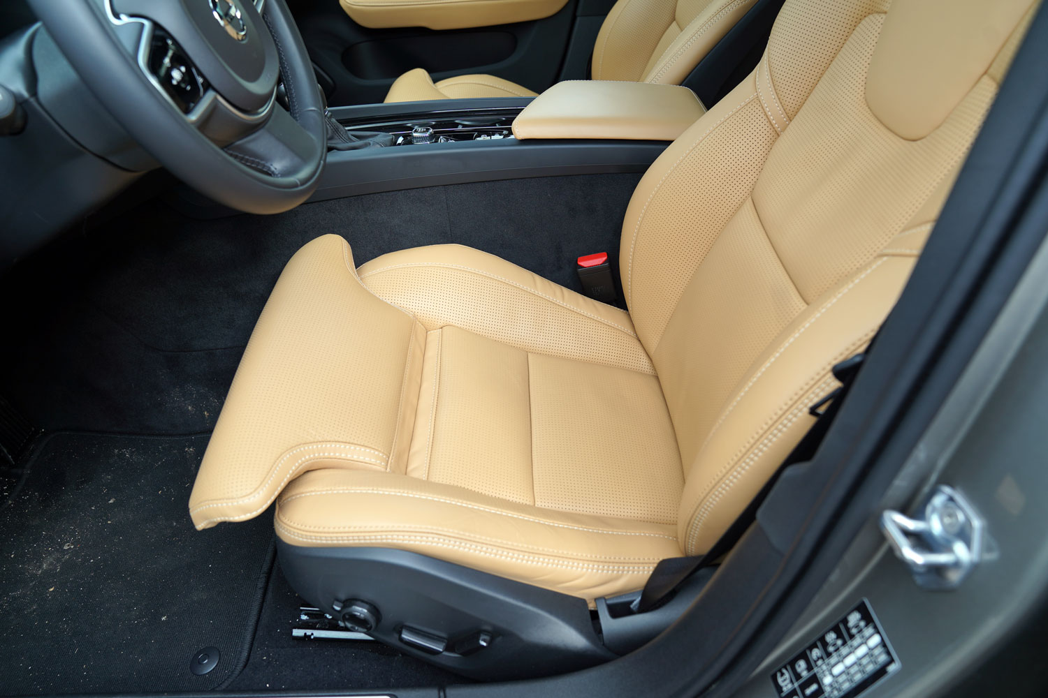 Volvo V60 CrossCountry D4 Polestar Performance wewnątrz