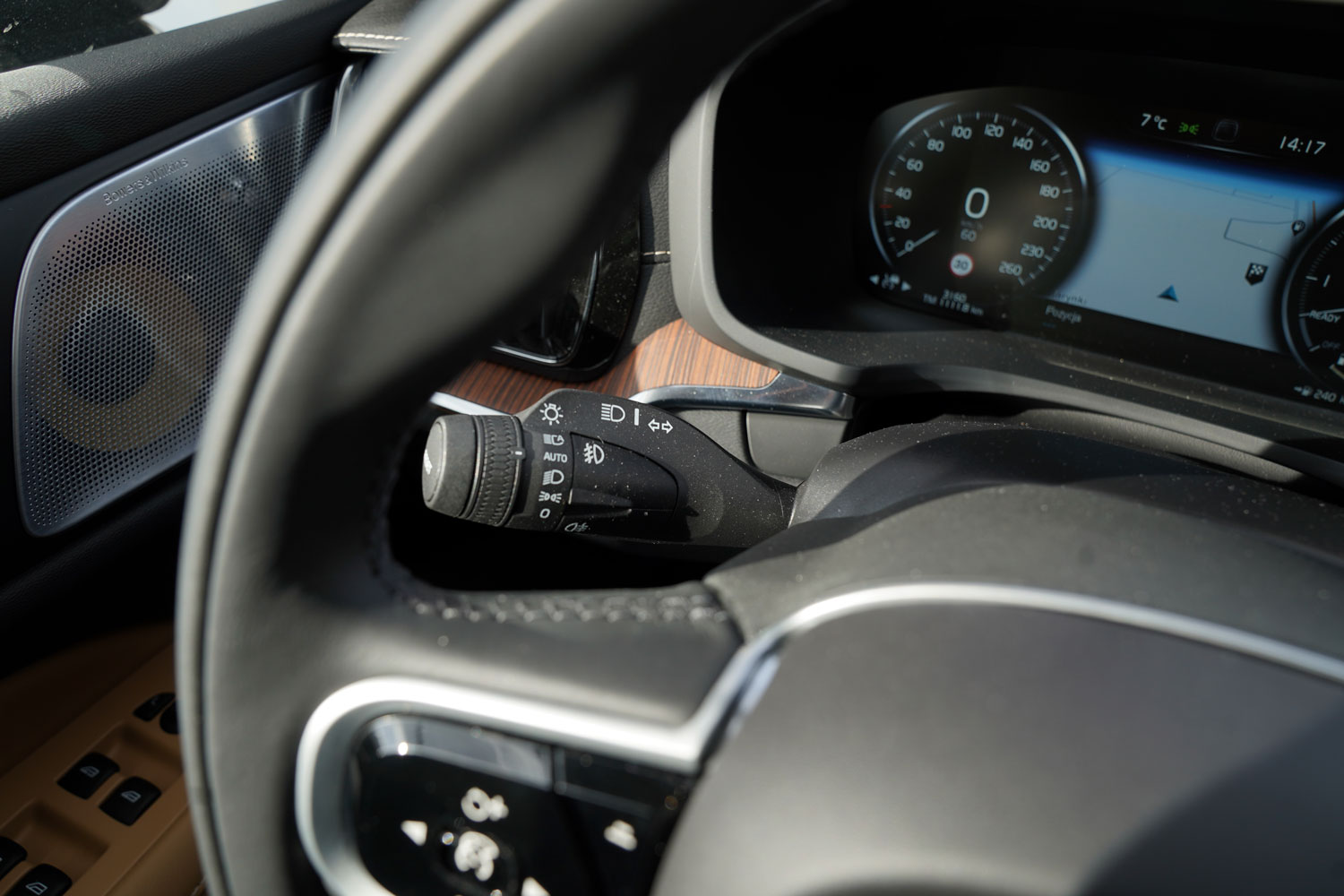 Volvo V60 CrossCountry D4 Polestar Performance wewnątrz - kokpit