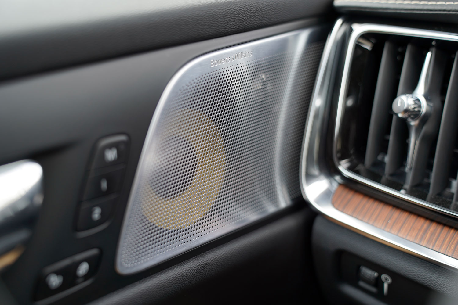 Volvo V60 CrossCountry D4 Polestar Performance wewnątrz