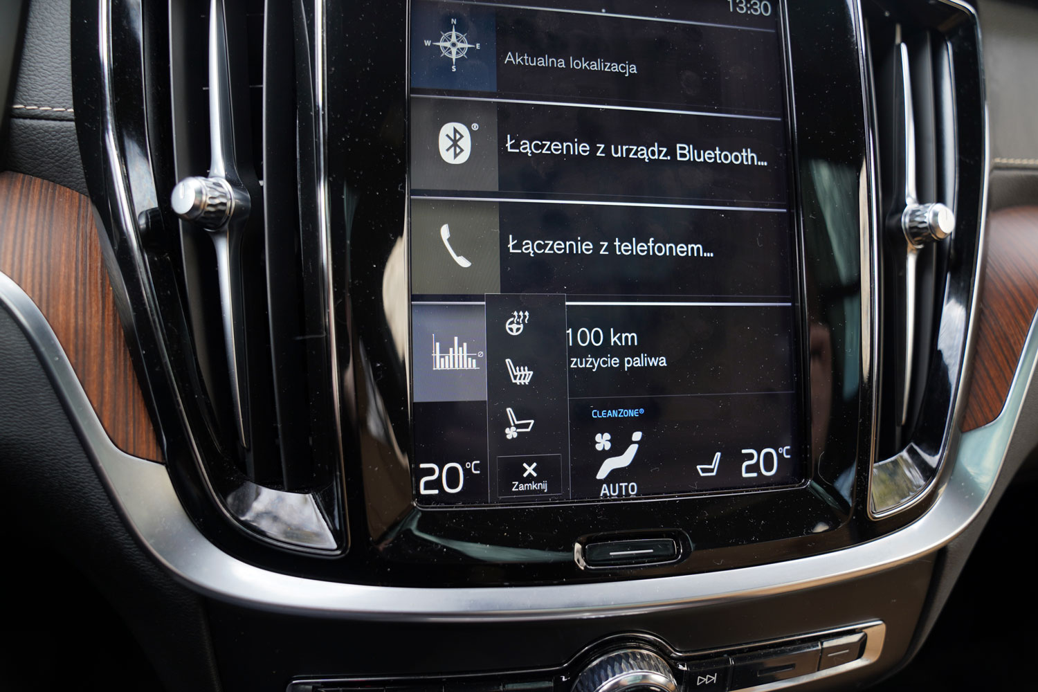 Volvo V60 CrossCountry D4 Polestar Performance wewnątrz - ekrany