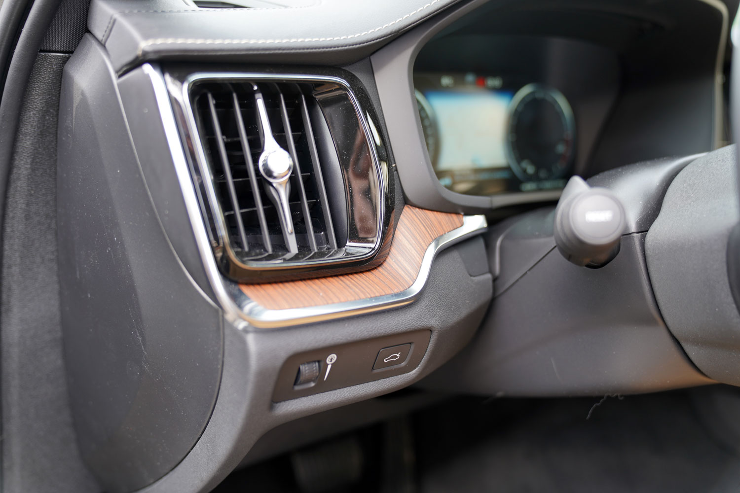 Volvo V60 CrossCountry D4 Polestar Performance wewnątrz