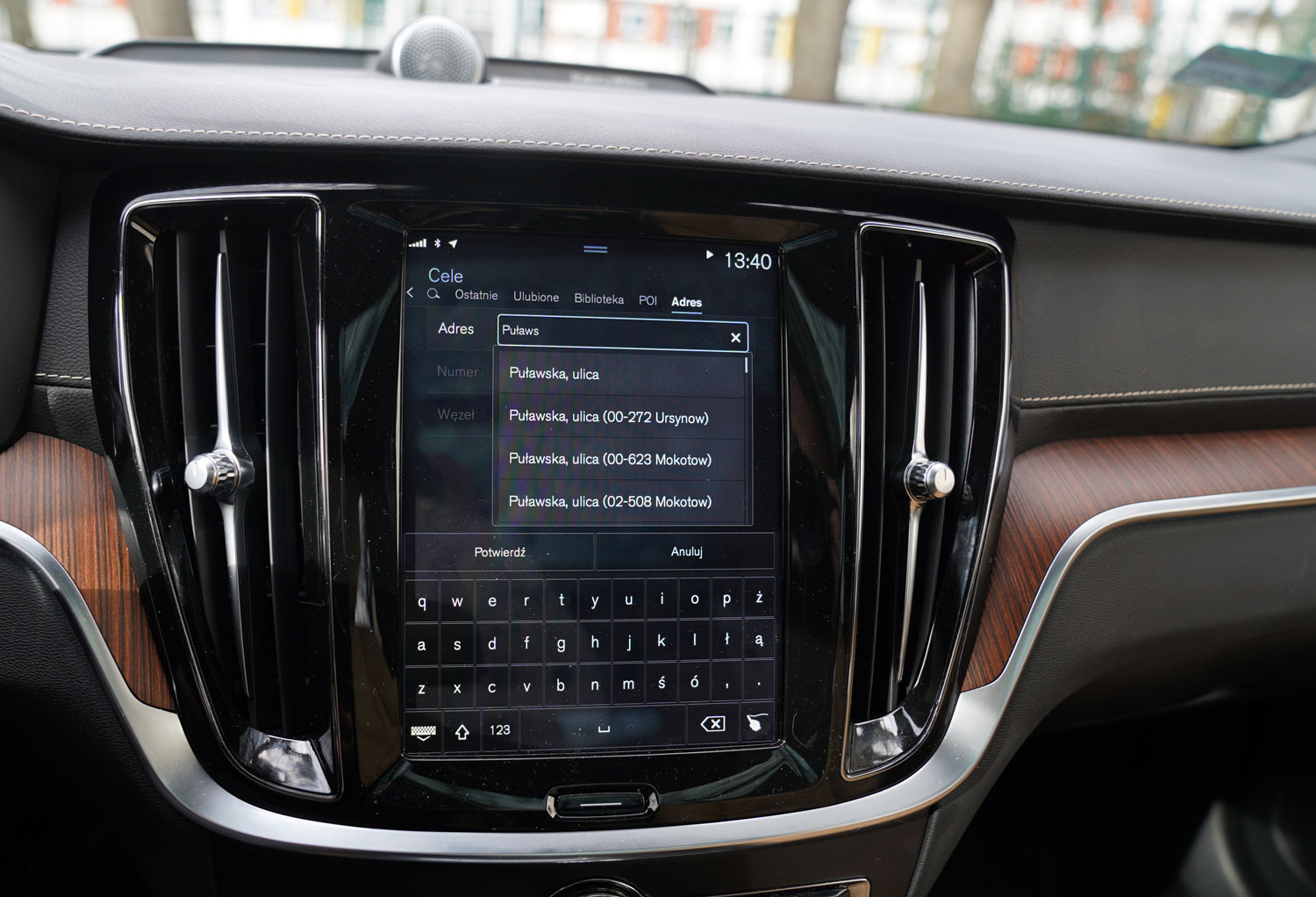 Volvo V60 CrossCountry D4 Polestar Performance wewnątrz - ekrany