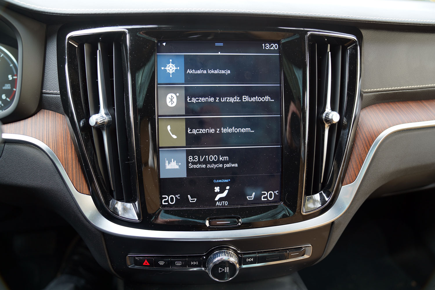 Volvo V60 CrossCountry D4 Polestar Performance wewnątrz