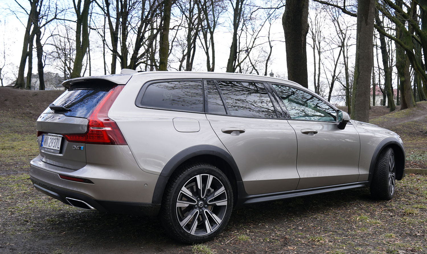 Volvo V60 CrossCountry D4 Polestar Performance z zewnątrz