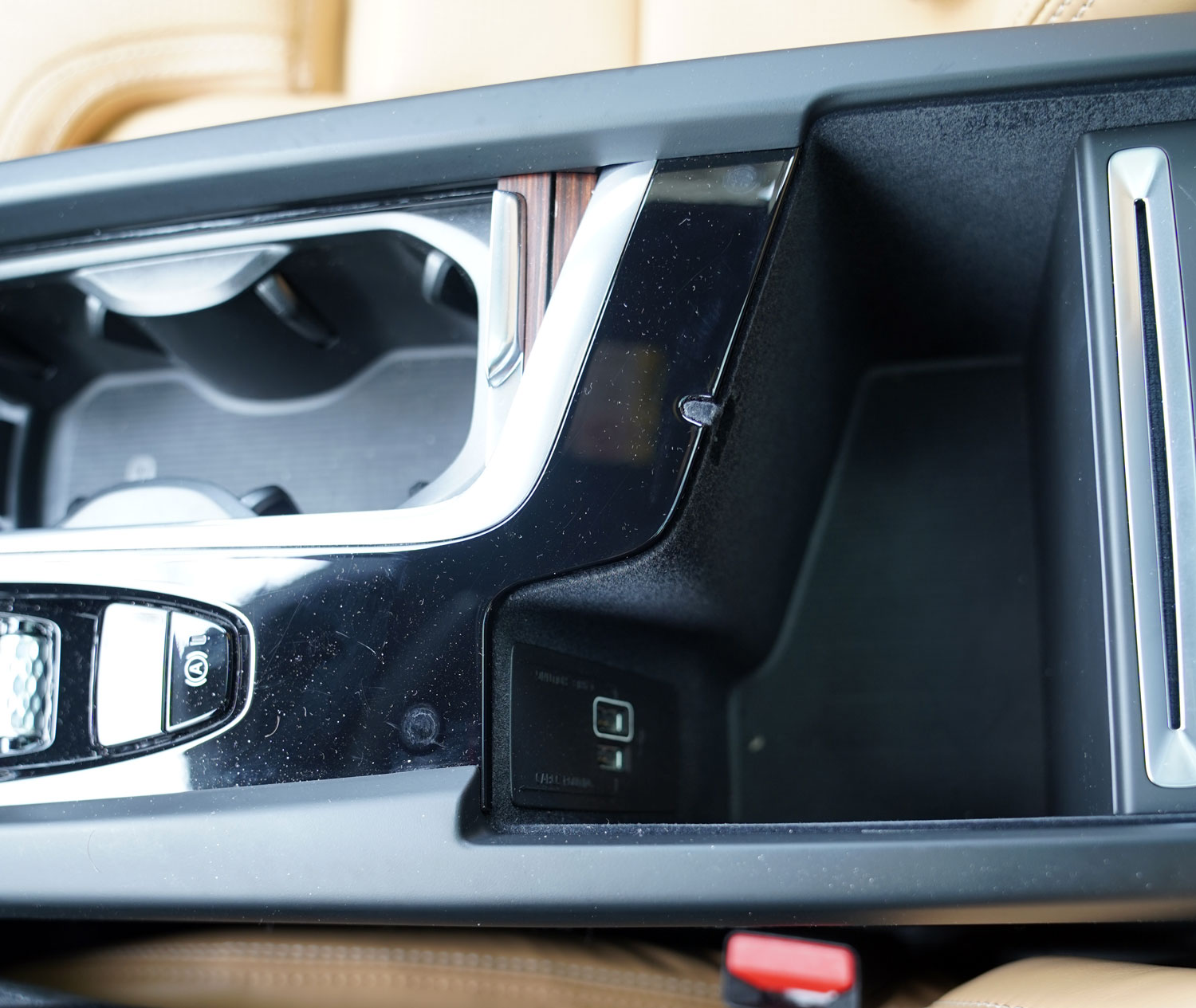 Volvo V60 CrossCountry D4 Polestar Performance wewnątrz