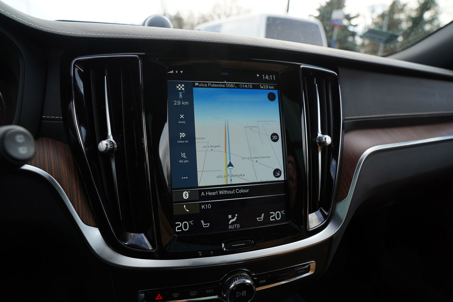 Volvo V60 CrossCountry D4 Polestar Performance wewnątrz - ekrany