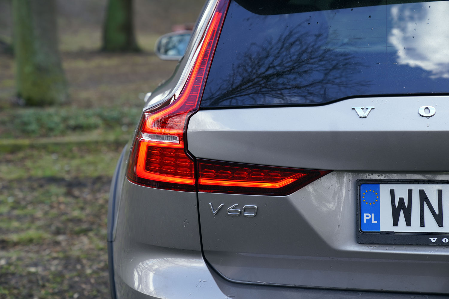 Volvo V60 CrossCountry D4 Polestar Performance z zewnątrz