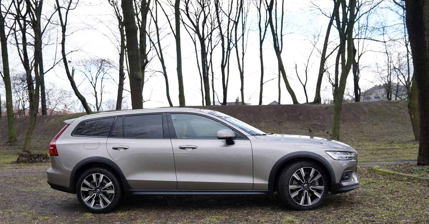 Volvo V60 CrossCountry D4 Polestar Performance z zewnątrz