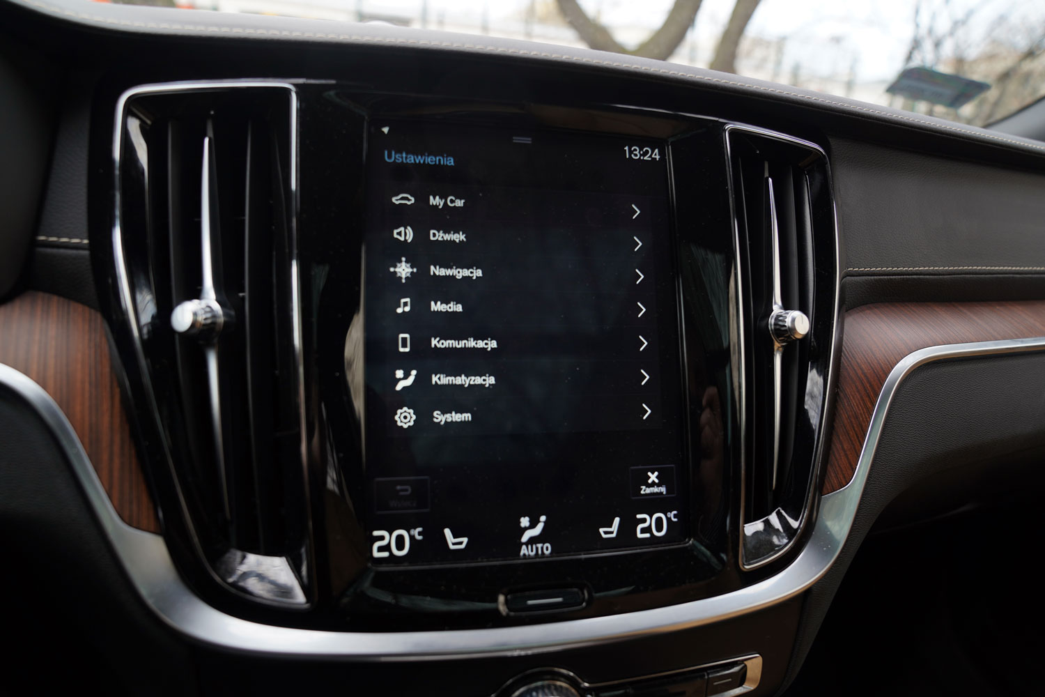 Volvo V60 CrossCountry D4 Polestar Performance wewnątrz - ekrany