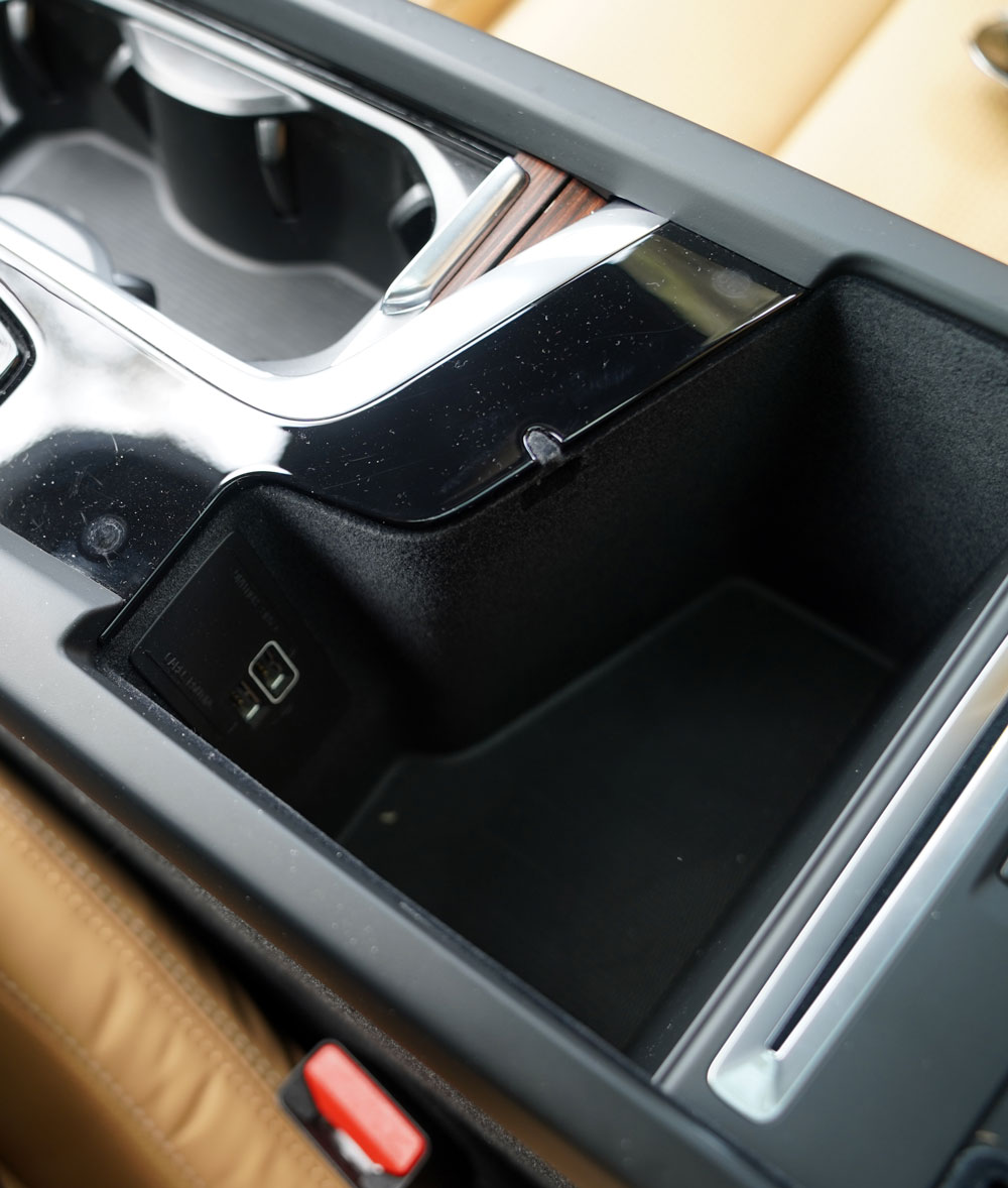 Volvo V60 CrossCountry D4 Polestar Performance wewnątrz