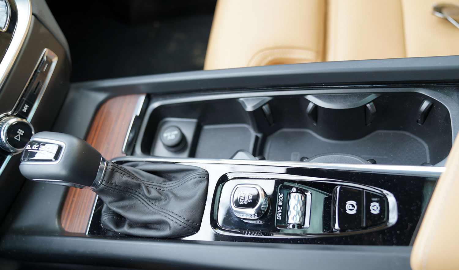 Volvo V60 CrossCountry D4 Polestar Performance wewnątrz