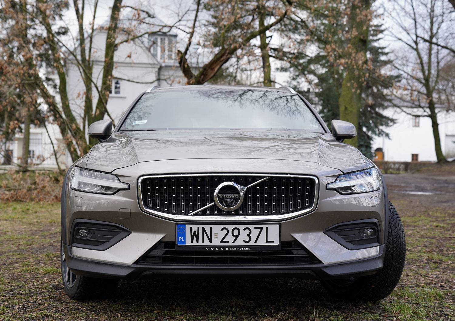 Volvo V60 CrossCountry D4 Polestar Performance z zewnątrz