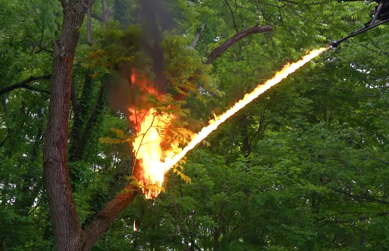 Throwflame: dron z miotaczem ognia