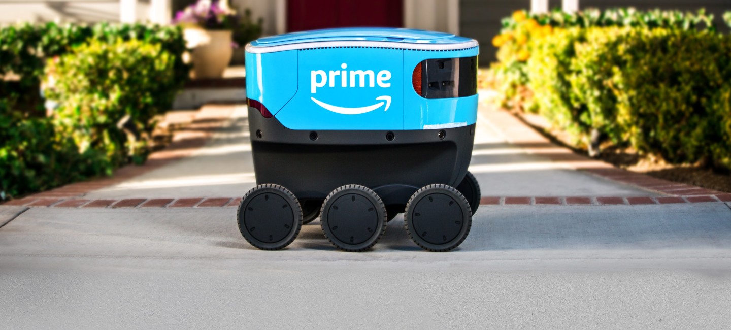 Autonomiczne roboty Scout dostarczają przesyłki Amazonu