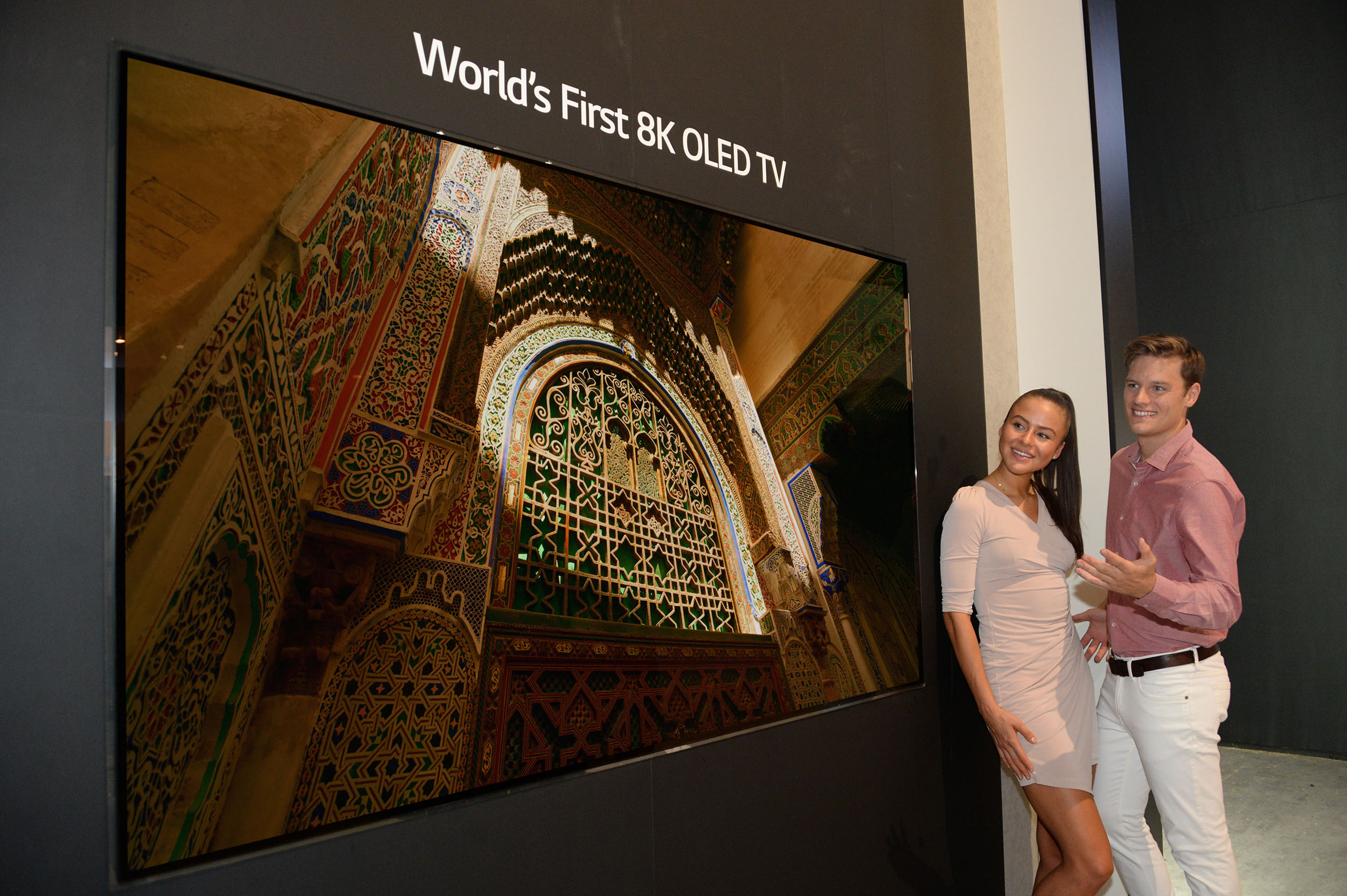 LG wprowadza do sprzedaży 88-calowy telewizor OLED 8K