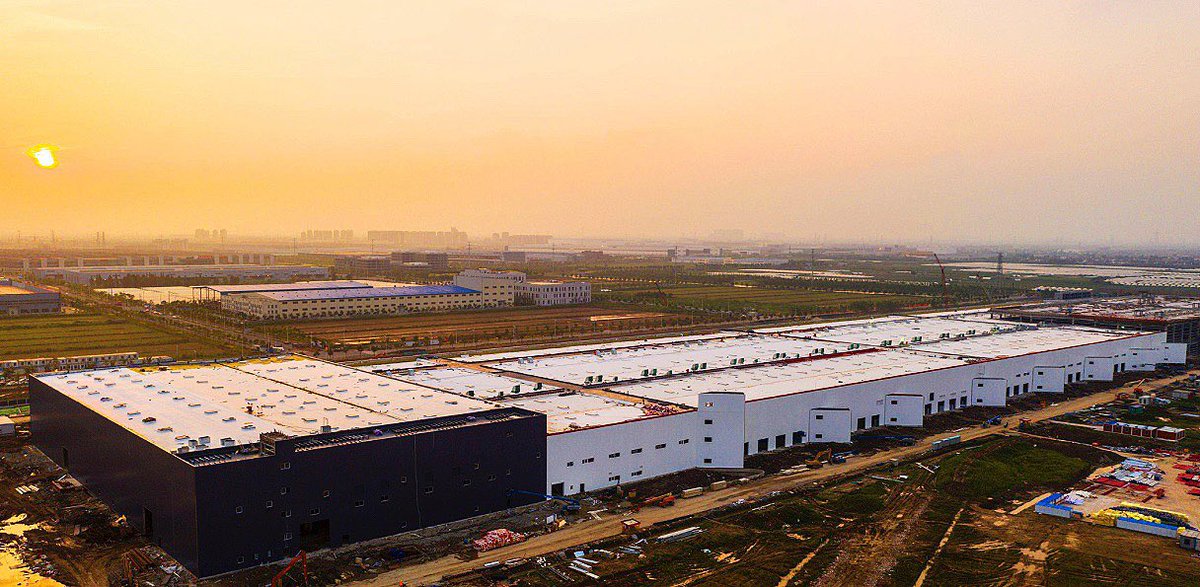 Gigantyczna fabryka Tesli w Szanghaju rozpoczyna działanie